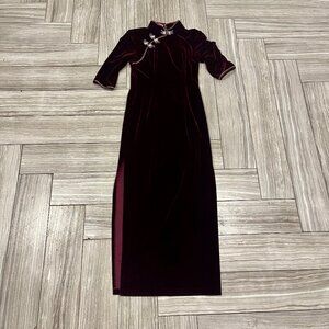 TRADITIONAL CHINESE ASIAN QIPAO DRESS GOWN IN MAROON BURGUNDY DARK RED VELOUR